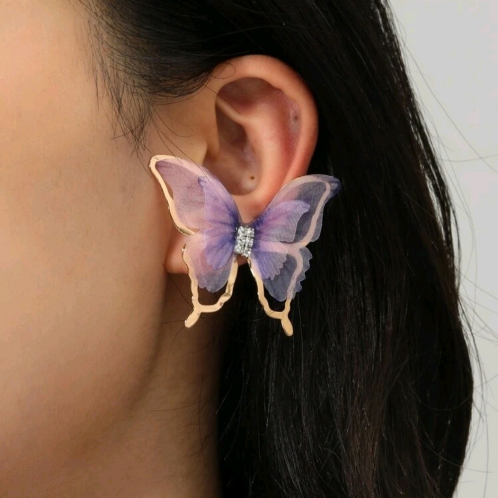 BUTTERFLY 🦋 DESIGN EARRINGS - Picture 3 of 16